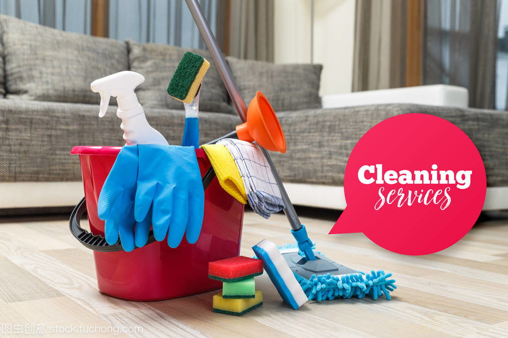 清潔服務(wù)。海綿、 化學(xué)品和拖把